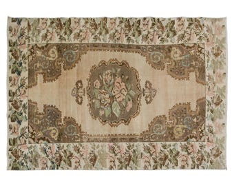 Vintage Turkish Rug: 4.3 x 6.8 ft Floral Medallion, Karapınar