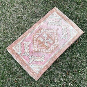 Small Rug,1&#39;4&#39;x2&#39;2&#39;Feet, Vintage Small Rug, Turkish Handmade Small Rug, Doormat Rug, Bathroom Rug, Kitchen mat rug, Decorative Small Rug.