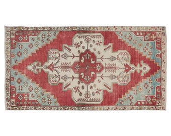 Vintage Turkish Niğde Rug: Handwoven Wool Medallion Design (4.1 x 8.1 ft)