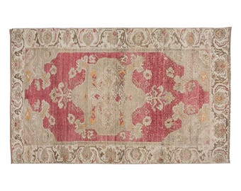 Blush Vintage Turkish Rug: Karapınar Wool Rug, Floral Medallion (4.6 x 7.9 ft.)