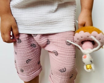 kurze Hose aus Musselin FRITZI in Gr. 50-128, Kinderhose knielang aus Musselin für Babys und Kinder in vielen Farben möglich