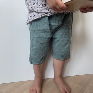 pantalon court en mousseline LEO FRITZI en taille. 50-128, pantalons pour enfants jusqu'aux genoux en mousseline pour bébés et enfants dans de nombreuses couleurs image 4