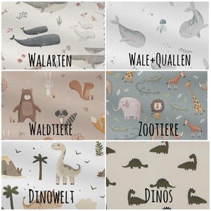 K&ouml;nnte beinhalten: Stoffmuster mit verschiedenen Tier- und Dinosaurier-Motiven. Designs umfassen Wale, Waldtiere, Zootiere und Dinosaurier. Jedes Muster hat eine andere Hintergrundfarbe und den Namen des Musters aufgedruckt.