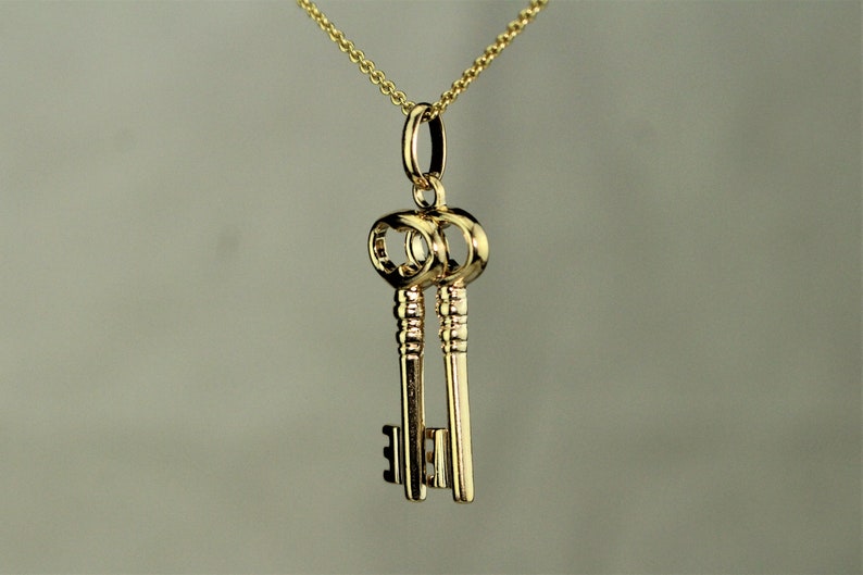 ESTATE DOUBLE KEY pendant on 9ct yellow gold