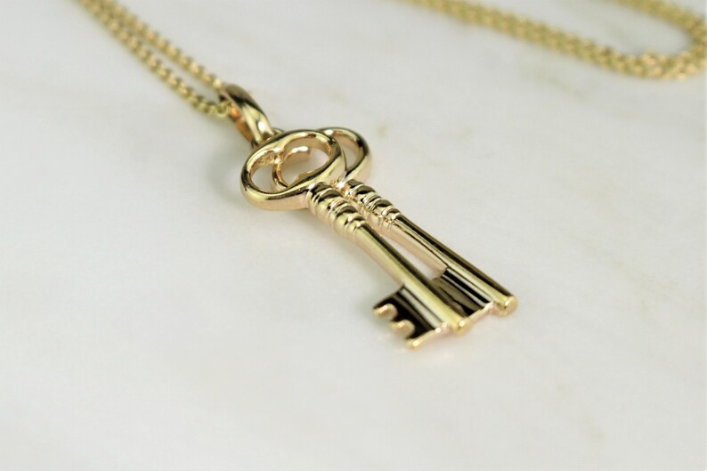 ESTATE DOUBLE KEY pendant on 9ct yellow gold