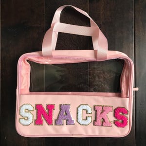 Y1tvei Snacks Kosmetiktasche Aus PU-Leder – Rosa Chenille-Buchstaben, Wasserdicht, 25,9 X 13 X 6,9 Cm