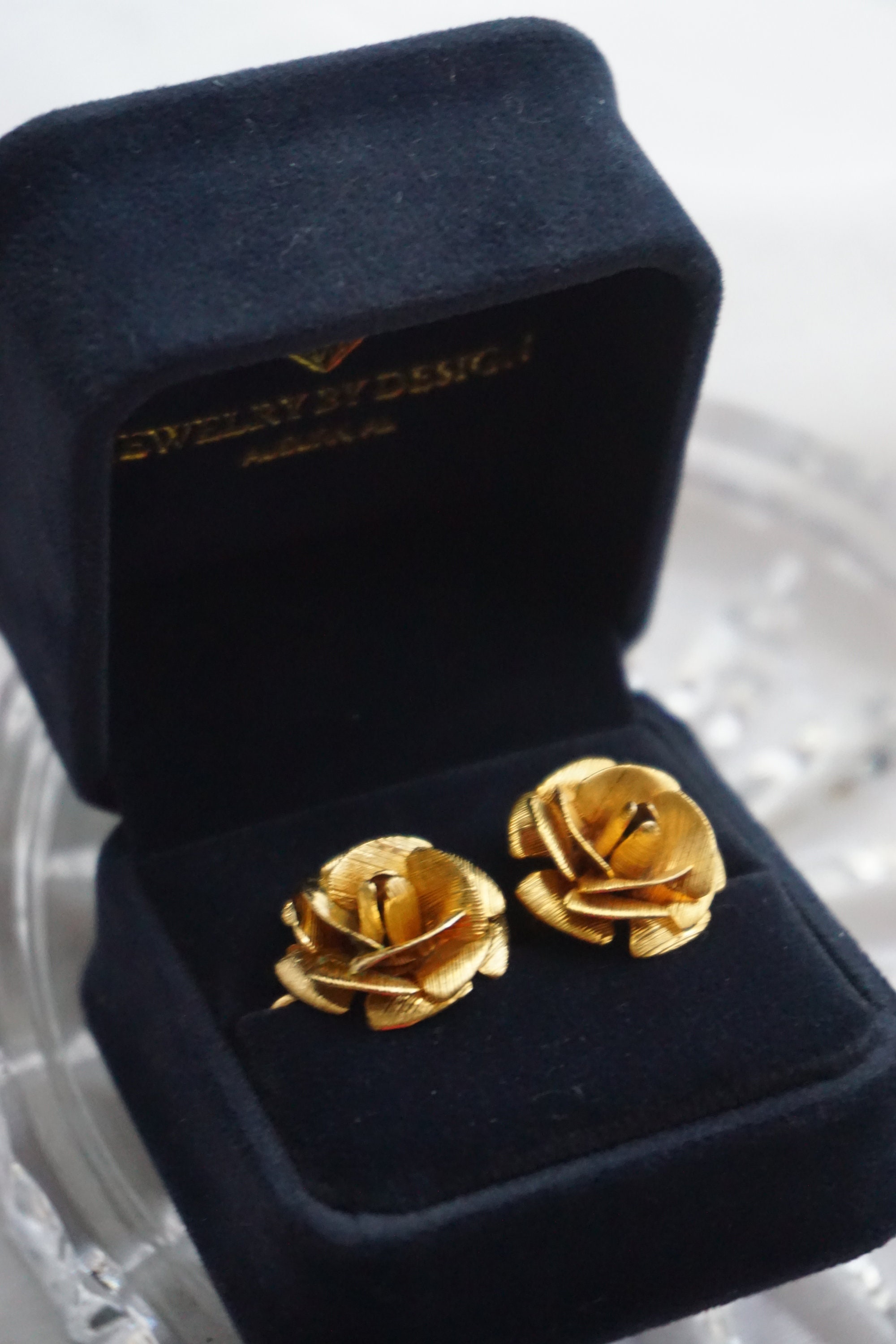 Boucles d'oreilles dorées martelées à pétales | FR