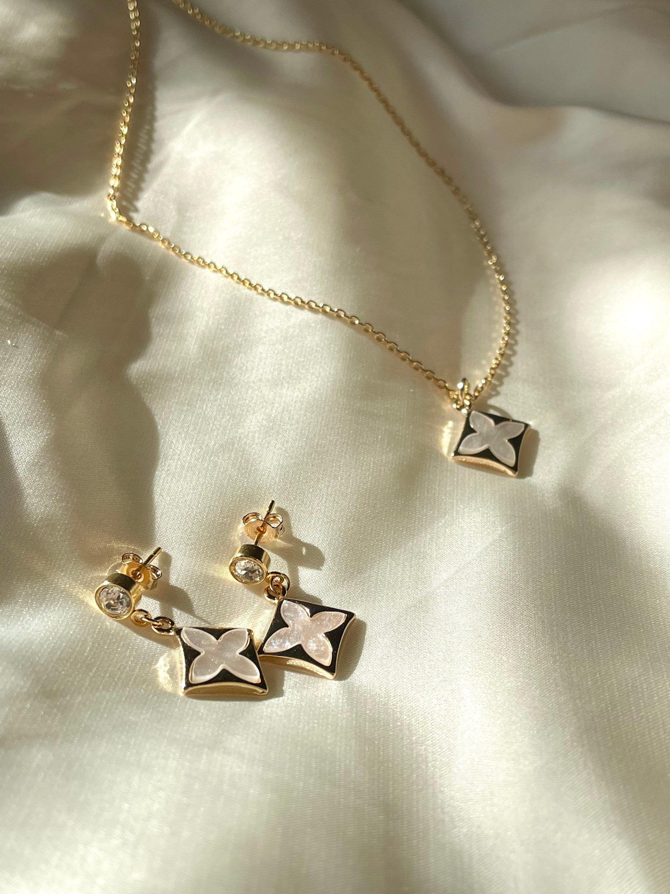 Louis vuitton 2024 black clover necklace