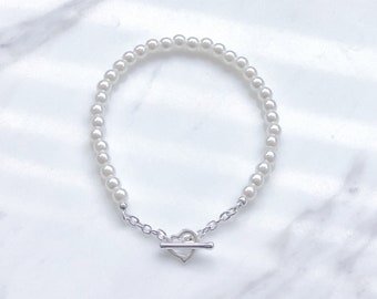 Minimal and Simple Heart Clasp Pearl Bracelet