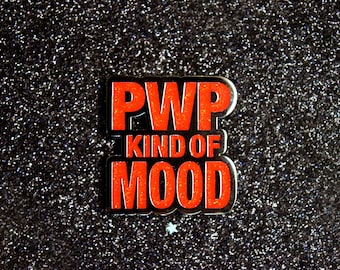 Pin de esmalte "PWP Kind Of Mood" - Tropo de escritura lasciva - Pin de manga y anime con brillantina