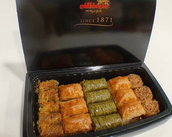 Gulluoglu Assorted Turkish Baklava, 18 Pieces (1.32lb - 600gr), 5 Assortments, daily fresh shipment from Istanbul/Turkey