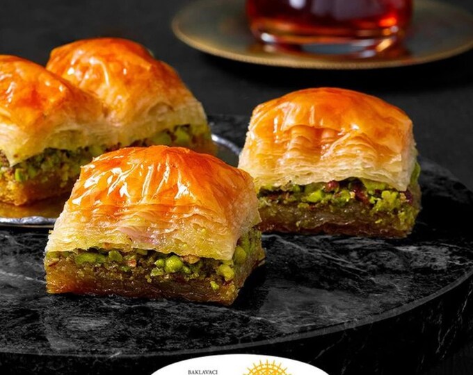 Gulluoglu Turkish Pistachio Baklava, 7 pieces (0.55lb - 250gr) (Pack of 1), daily fresh shipment from Istanbul/Turkey