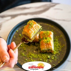 Baklava turc aux pistaches Gulluoglu, 7 pièces 0,55 lb 250 g paquet de 1, expédition de produits frais du jour d'Istanbul/Turquie image 7