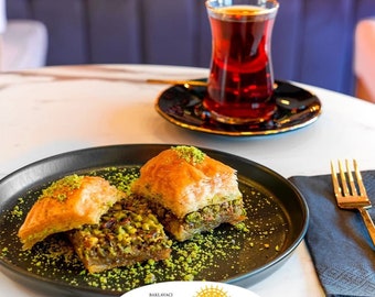 Gulluoglu Baklava sin azúcar, 28 piezas (2,2 lb - 1000 g), envío diario fresco desde Estambul/Turquía