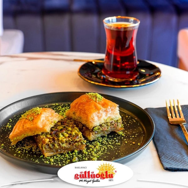 Gulluoglu Sugar-free Baklava, 28 Pieces (2.2lb - 1000gr), daily fresh shipment from Istanbul/Turkey