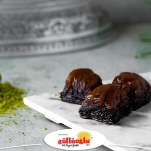 Gulluoglu Chocolate Baklava, 28 pieces (2.2 lb - 1000 gr), daily fresh shipment from Istanbul/Turkey