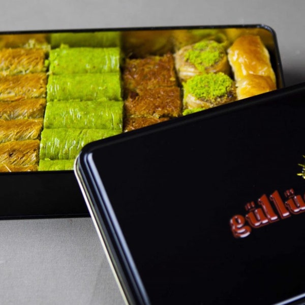 Gulluoglu Assortiment Turkse baklava 25 stuks (1,76 lb - 800 gr), 6 assortimenten, blikken doos, dagverse verzending vanuit Istanbul/Turkije