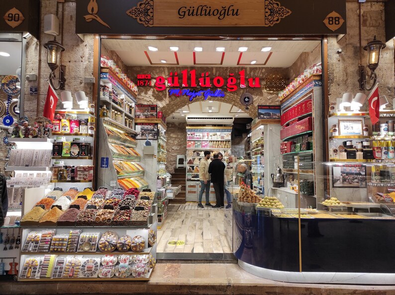 Prunes vertes fraîches Gulluoglu, récolte quotidienne avec trois options de poids, expédition fraîche de la boutique Gulluoglu du marché aux épices d'Istanbul image 2