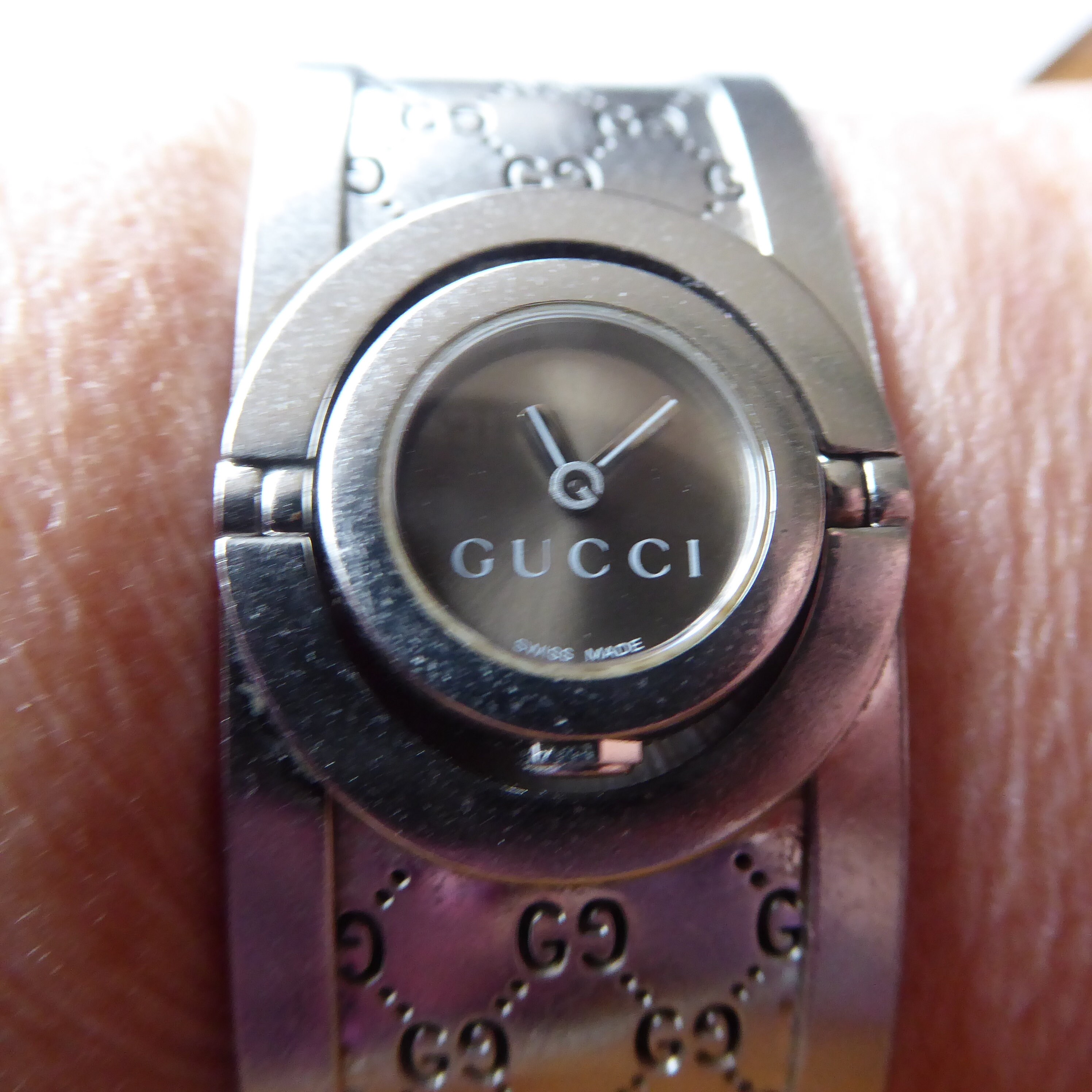 Gucci Twirl 112 Diamond Ladies Bangle 
