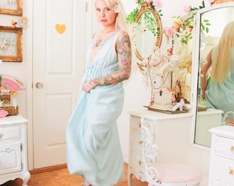 Rare Vintage 70s Lady Lynne Pastel Blue Nightgown (Small)