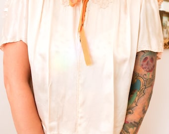 Vintage 1930s/40s Silky Bed Jacket *Damaged