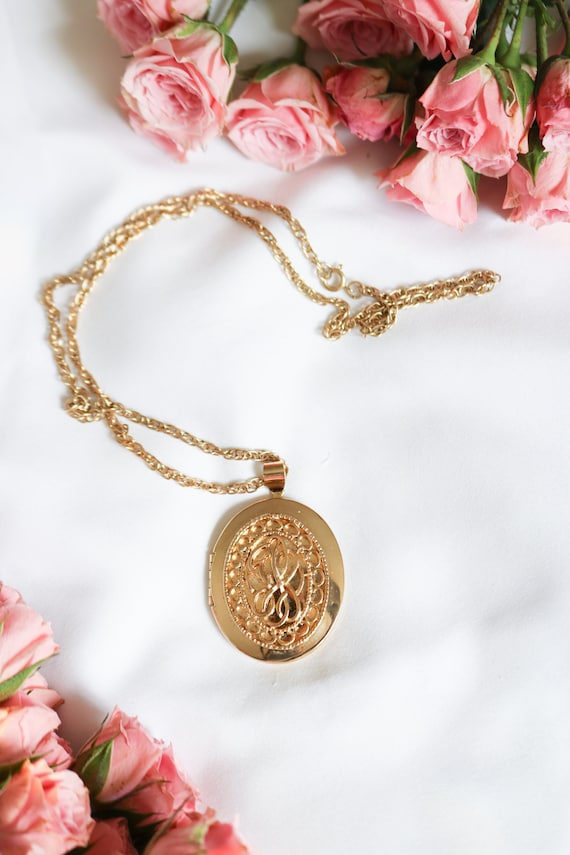 Vintage Large Filigree Style Gold Locket