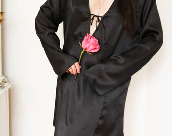 Vintage Fredericks of Hollywood Black Long Sleeves Nightgown (X-Large)