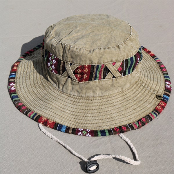 Notre chapeau Boonie FADER KAT **Édition limitée** : super cool et protection solaire fantastique.Taille unique. Cadeau parfait pour le dieu soleil / festivalier !