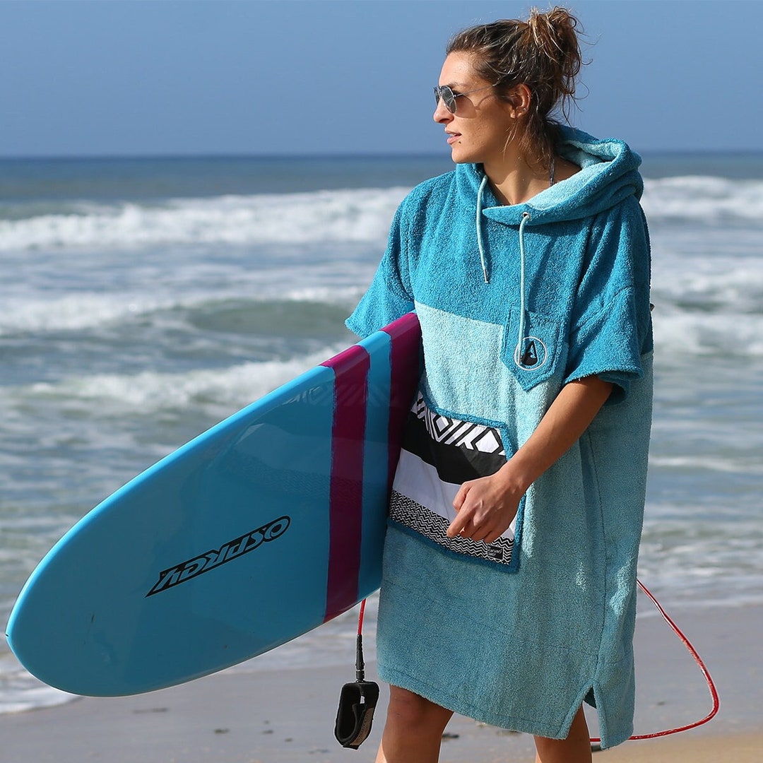 Poncho de surf, baño y playa - Mujer - Amapola / Crudo