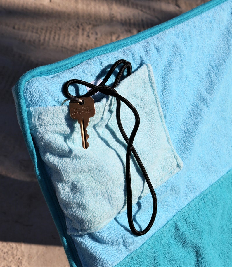 Beautifully sustainable The SEIS Beach towel with integrated pocket pillow compartment. Soft and cosy, with no plastics or microfibres. image 7