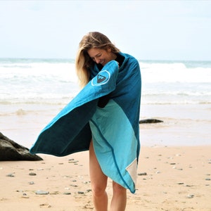 Beautifully sustainable The SEIS Beach towel with integrated pocket pillow compartment. Soft and cosy, with no plastics or microfibres. image 4