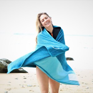 Beautifully sustainable The SEIS Beach towel with integrated pocket pillow compartment. Soft and cosy, with no plastics or microfibres. image 10