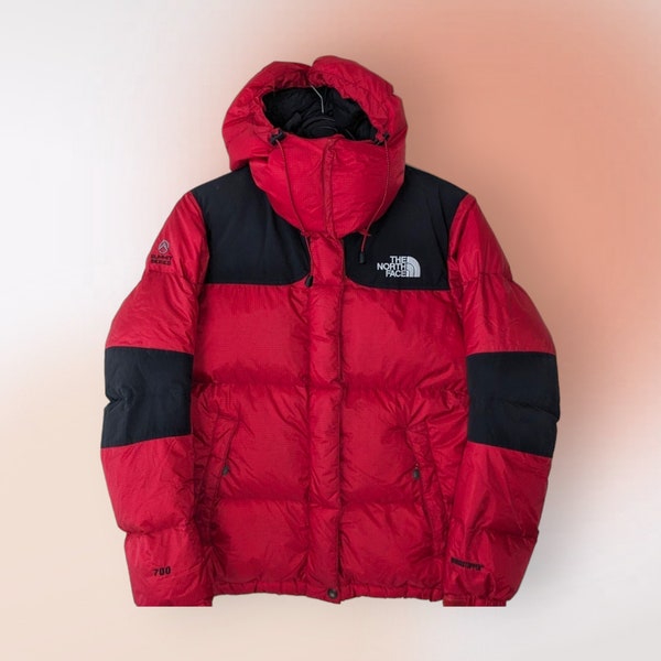 Parka matelassée baltoro The North Face | Coupe-vent 700 rouge et noir avec capuche | Taille moyenne pour femme