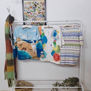 S-M vintage sommarkoftor vid havet | Handstickade ramibomullströjor med mönster, broderi och pärlor i färgglada färger | dam | fågelskal