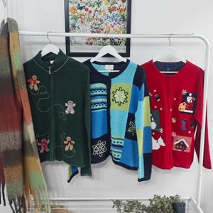 M/L - vintage Christmas sweaters | retro 90-00's embroidery festive holiday cardigan | womens medium-large