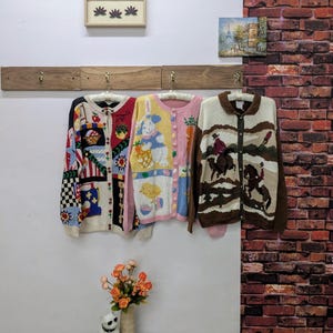 L プレミアム ヴィンテージ ヘビー ハンドニット カーディガン | 80 年代 - 90 年代 ラミー コットン パターン刺繍 セーター | 馬、イースター、アメリカーナ | レディース ラージ