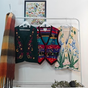 M - vintage blandade teman tröjvästar | mönstrad broderad kofta | Vårblommor, färgglada ränder, höstblommor