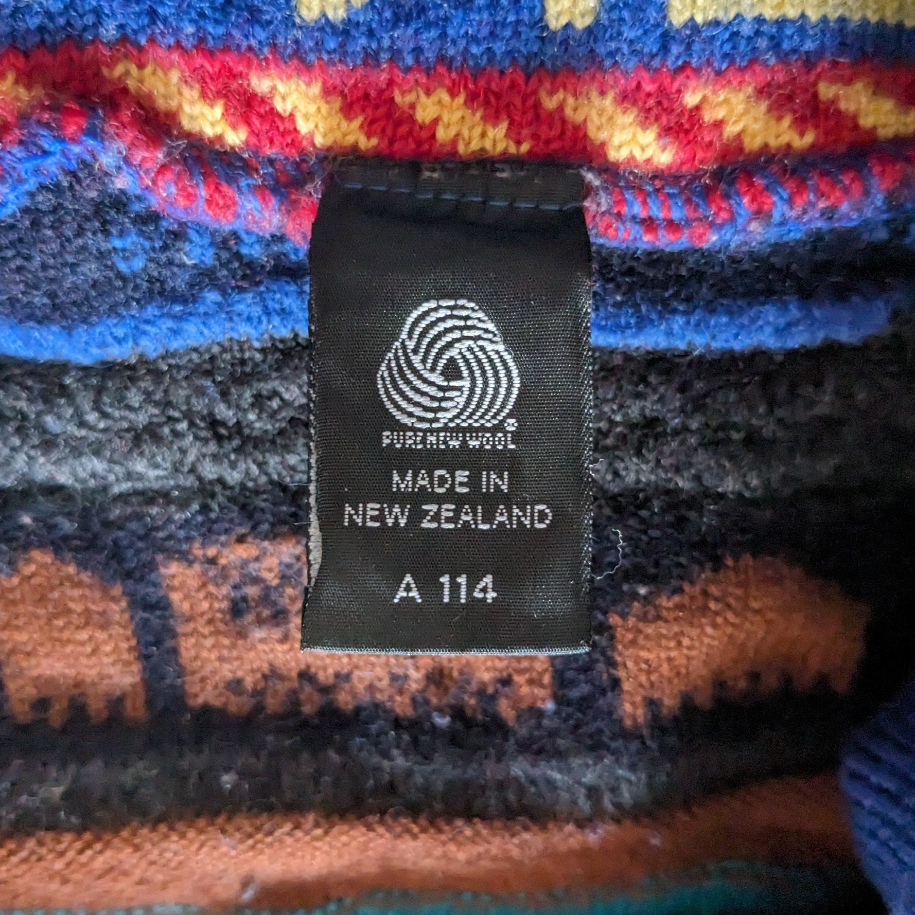 Vintage Coogi Style 3D Knit Wool Kiwi / New Zealand Sweater