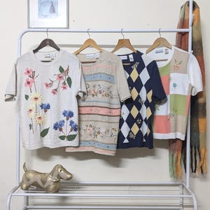 L ヴィンテージ 春/夏 半袖セーター | ハンドニット 花柄、花の刺繍、ビーズのカラフルなパステル | レディース
