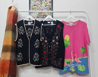 XL - swetry-kamizelki w stylu vintage, w różnych motywach | wzorzysty haftowany kardigan | jesień, walentynkowe serca, różowe flamingi