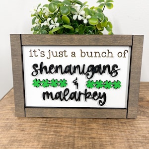 St Patrick&#39;s Decor, St Patrick&#39;s Day, Kleeblatt Dekor, irisches Dekor, Holzschilder, irische Schilder, St Patrick&#39;s Day Schilder, Tiered Tablett Dekor