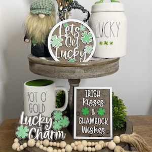 St Patrick&#39;s Decor, St Patrick&#39;s Day, Kleeblatt Dekor, irisches Dekor, Holzschilder, irische Schilder, St Patrick&#39;s Day Schilder, Tiered Tablett Dekor