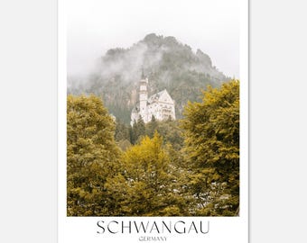 Impresión del Castillo de Neuschwanstein: Paisaje brumoso de Schwangau, Alemania