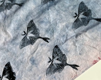 Periwinkle Luna Moth Bandana- Naturfärbung, Blockprint, handgemacht, Geschenk, Stil, Damenmode, Tie Dye