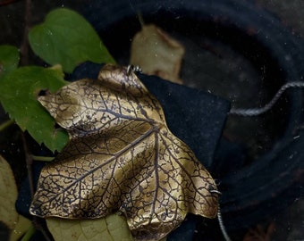 Hedera / Efeu Halskette / Messing Halskette / handgemachte Halskette / botanischer Schmuck / giftige Pflanzen