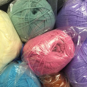  Lion Brand Yarn Pound of Love, Value Yarn, Large Yarn for  Knitting and Crocheting, Craft Yarn, Vanilla