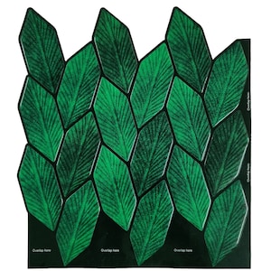 Op de afbeelding: Groene, bladvormige tegels met een gestructureerd oppervlak. De tegels zijn in een patroon gerangschikt en hebben een zwarte achtergrond met de tekst "Overlap here" gedrukt aan de onderkant.