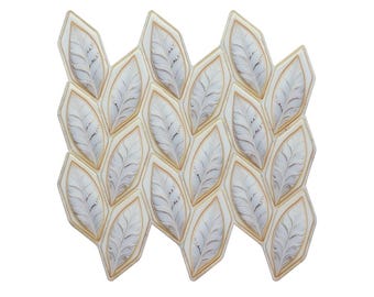 Azulejos autoadhesivos de hojas blancas: Decoración para salpicaderos de cocina