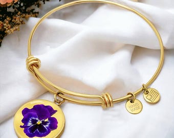 Pansy Bangle: 18k Gold Finish Surgical Steel