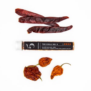 Chilli No. 5 Hot Crushed Chilli Flakes | Dried Chillis | Mix of Reaper Chili Scorpion Chili Ghost Chili Bird&#39;s Eye Chili & Habanero Chili